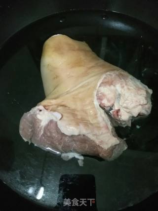 红烧猪肘的做法步骤：2