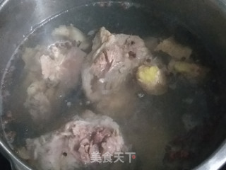 凉拌麻辣肘子的做法步骤：3
