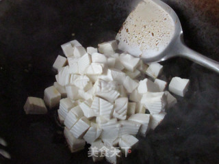 香菇酱炒豆腐的做法步骤：7