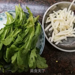 筒蒿菜炒笋丝的做法步骤：1