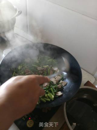 肉炒蒜苔的做法步骤：4