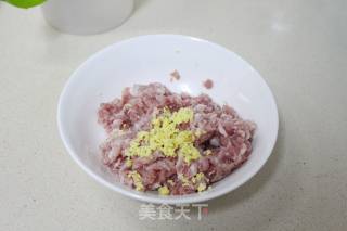 蒸蒸日上——百合蒸肉的做法步骤：2