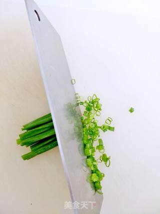 鸡蛋饼的做法步骤：2
