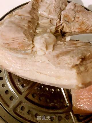 梅菜扣肉的做法步骤：1