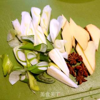 梅菜扣肉的做法步骤：3