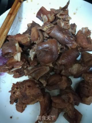 干锅兔肉的做法步骤：1