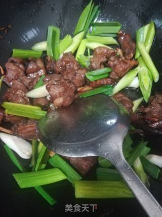 干锅兔肉的做法步骤：2