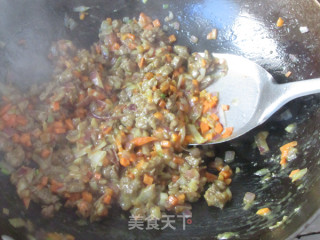 咖喱牛肉炒饭配蔬菜沙拉的做法步骤：4