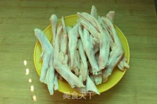 红烧鸭掌的做法步骤：1