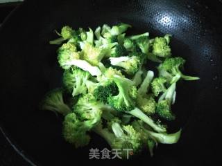 西兰花炒虾仁的做法步骤：3