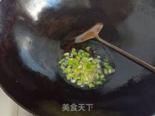韭菜炒鱿鱼的做法步骤：3