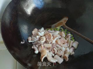 韭菜炒鱿鱼的做法步骤：4