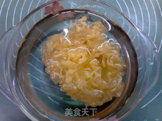 白果苹果银耳羹的做法步骤：2