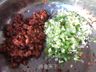 羊肉烧麦的做法步骤：1