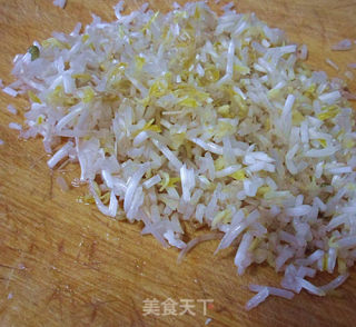 妈妈的味道——韭菜绿豆芽盒子的做法步骤：3
