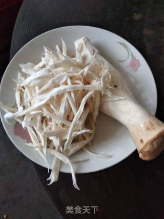油炸杏鲍菇的做法步骤：1