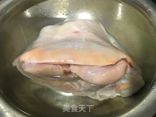 生财肘子的做法步骤：1