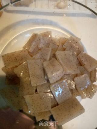 西红柿金针菇粉丝鸡蛋汤的做法步骤：1