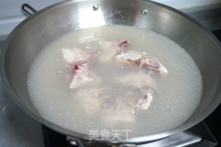 玉米皇椰腔骨汤的做法步骤：2