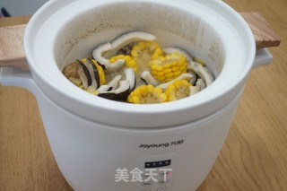 玉米皇椰腔骨汤的做法步骤：7