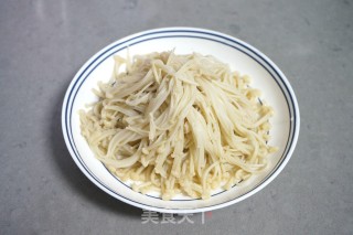 凉拌开胃金针菇的做法步骤：3