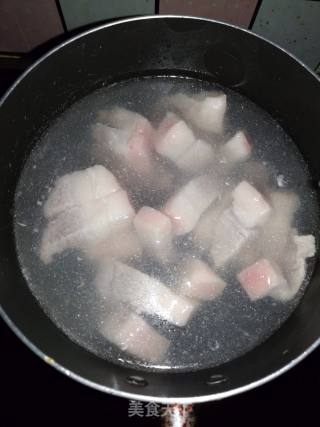 五花肉炖干货的做法步骤：4