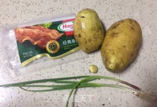 不用蒸不用捣的黑椒培根土豆泥的做法步骤：1