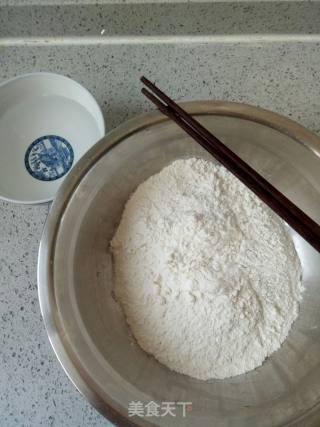 家常葱油饼的做法步骤：2