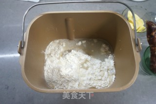 腊肠咸吐司的做法步骤：2