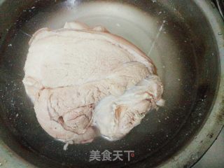 秘制炖肘子的做法步骤：2