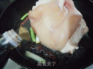 秘制炖肘子的做法步骤：8