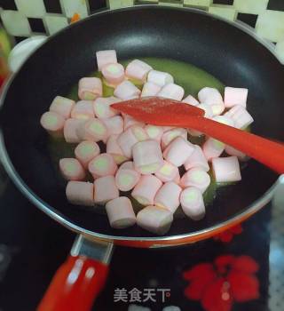 小玫瑰花朵牛轧糖的做法步骤：3