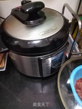 牛肉粥的做法步骤：1