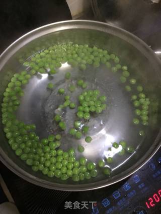 清炒豌豆虾仁的做法步骤：2
