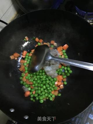 清炒豌豆虾仁的做法步骤：4