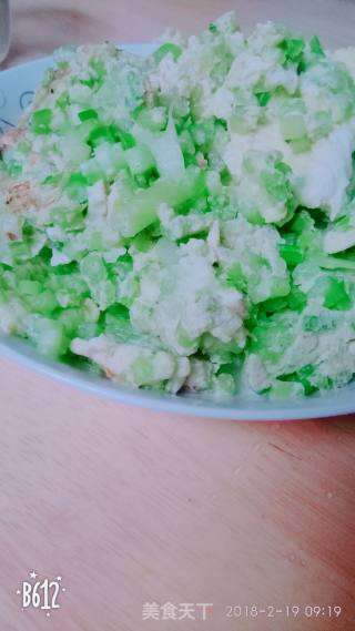 芹菜炒鸡蛋的做法步骤：7