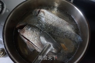 萝卜鲫鱼汤的做法步骤：1