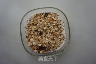 快手早餐奇亚籽酸奶燕麦粥的做法步骤：2