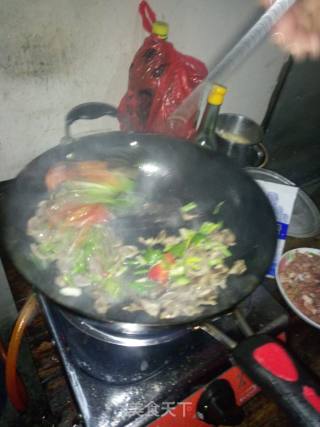 青红椒炒鸡胗的做法步骤：6