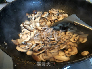 双菇炒肉丝的做法步骤：8