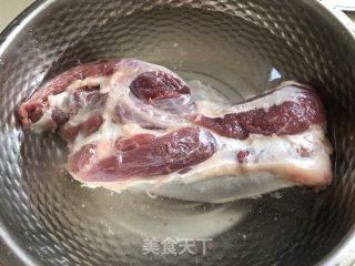 自制卤牛肉的做法步骤：1