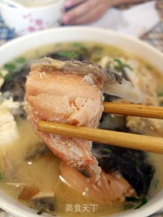 三文鱼头炖豆腐的做法步骤：8