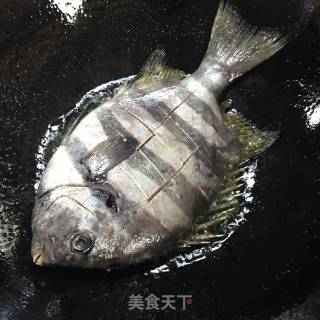 酱烧鲳鱼的做法步骤：4