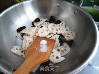 清炒莲藕的做法步骤：8