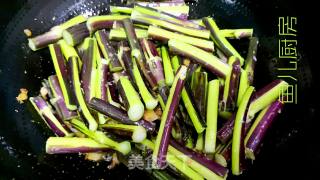 姜汁咸鱼红菜杆──“鱼儿厨房”私房菜的做法步骤：6