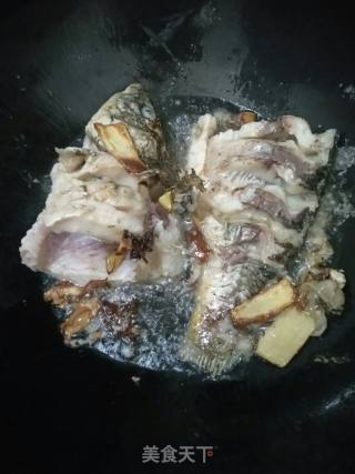 红烧鲤鱼的做法步骤：5
