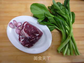 牛肉炒菜心的做法步骤：1