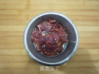 牛肉炒菜心的做法步骤：4