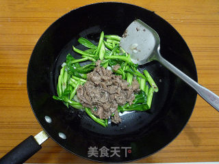 牛肉炒菜心的做法步骤：9