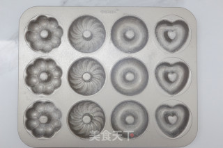海绵分蛋法黑豆浆甜甜圈蛋糕的做法步骤：5